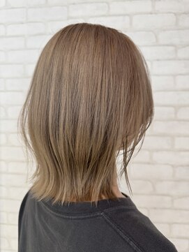 ビス ヘア アンド ビューティー 西新井店(Vis Hair＆Beauty) 20代30代外ハネミディアムボブミルクティベージュ