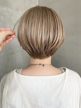 トゥコ(tuco) ダブルカラー.ブリーチ グレージュ ショート レイヤー ベージュ