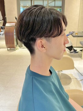 カインド 南青山(hair&make up KIND) ストレートセンターパート・テーパーフェード・ナチュラル