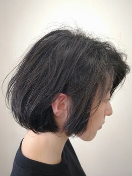 女性らしさを引き出す「美シルエット」毎朝のスタイリングが驚くほどに楽になる似合わせカットならお任せ！