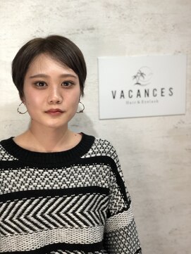 バカンス(VACANCES) スッキリ耳出しショートカット