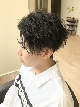 キートス(Kiitos) 前下がりセンターパート