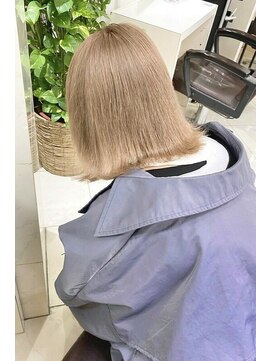 リア 大阪梅田(Ria) ～外ハネ　ミルクティーべージュ～  【Ria 大阪 梅田】