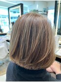 お手入れ簡単ボブに透明感ハイライトカラー