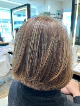 ジュイール 武蔵村山店(jouir) お手入れ簡単ボブに透明感ハイライトカラー