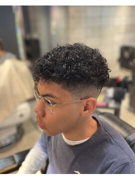 フランクスバーバー アンド ビアークラブ(FRANK'S BARBER and BEER CLUB) スキンフェードカーリースタイルF