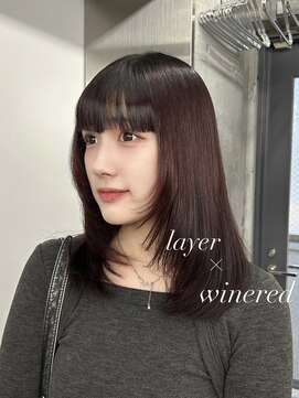 エヌアイ オモテサンドウ(ni omotesando) ミディアムレイヤー ワインレッド ワンホンヘア