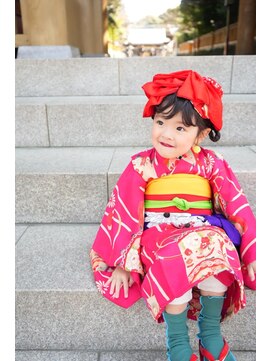 シーム(Seamu) 赤いリボン飾りの三歳七五三♪