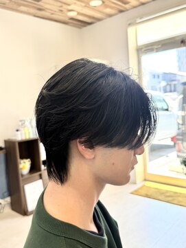 イロ 成田(iLo) 毛流れニュアンスパーマ