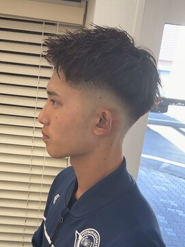 一鳳庵　【イオアン】 スパイキーショート フェード メンズカット　アップバング