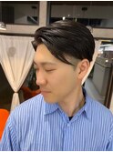 センターパート　スキンフェード