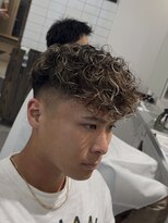 グルーマーズクレッジ 渋谷店(GROOMER/S CREDGE) ハイライトスペインカール フェード メンズパーマ