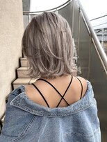 ホワイトベージュ　デザインカラー　ハイライト　インナーカラー