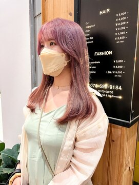 アンヘアー(UNHAIR by shiomiH) ぱっつん前髪×ベージュピンク