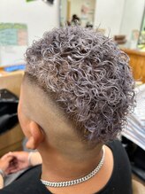 チョッキンズ 極道パーマ×アッシュヘア