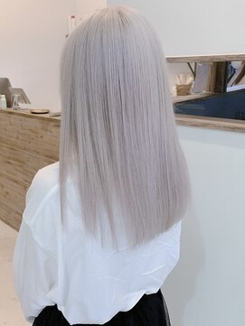 イル(ill) ホワイトブロンド　ホワイトカラー　トリプルカラー