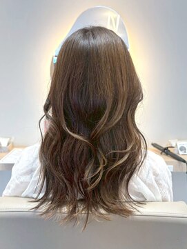 ルーチェココ ブラン(Lu'ce coco blanc) デザインカラー抜け感を纏う、ニュアンスセミロング