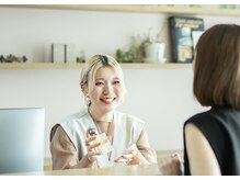 カウンセリングではなりたいイメージの共有、髪の状態、施術時間、料金をお伝えし、施術を始めていきます