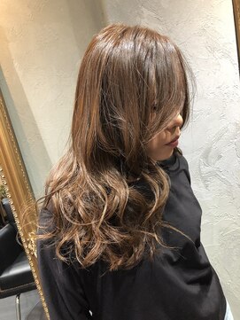 ヘアーシグネチャー(Hair Signature) ナチュラル加減が◎!雰囲気、色気を兼ね備えたアッシュベージュ