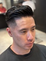 フランクスバーバー アンド ビアークラブ(FRANK'S BARBER and BEER CLUB)&nbsp;サイドパートフェードカットバーバースタイル