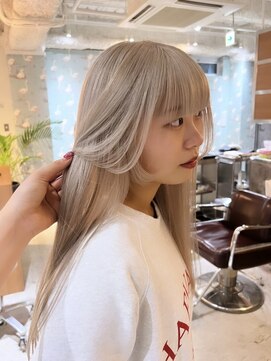 スリー(three) white beige