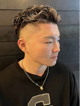 ディスイズバーバーセカンド(THIS IS BARBER 2nd) ハイライト スキンフェード オールバック パーマ