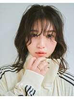 前髪ラフパーマ柔らかミディアムヘア