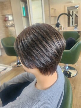 シャイン(SHINE) グレージュ◎ショートボブ