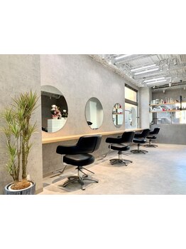 お客様、一人ひとりに寄り添い、丁寧に向き合うプライベート施術。周りを気にせず相談できる安心空間