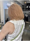 ヘーゼルベージュハイトーンブリーチ顔まわりレイヤーボブ