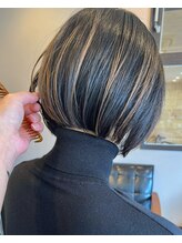 白髪カバーからトレンドカラーまで。ダメージを最小限に抑え、肌をきれいに見せる。艶色をご提案。