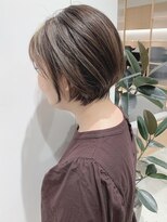 ステアケース ギンザセブン(stair:case ginza7)&nbsp;大人白髪ぼかしハイライトグレージュ前下がりショートボブ