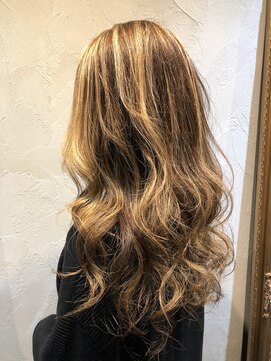 ヘアーシグネチャー(Hair Signature) 色気3割増確定！王道ハイライトAラインMIXカールスタイル