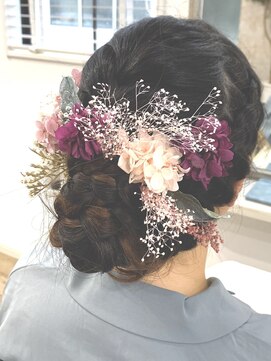 リリィ(Lily) 編み込みフラワーアップアレンジ