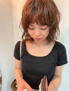 シー(SEE.) ボブとウルフのあいだのパーマ