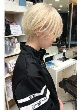 リア 大阪梅田(Ria) ～ブロンド　ショート～【Ria 大阪 梅田】