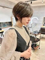 アンダーバーホワイト(_WHITE)&nbsp;［なんば］耳掛けショート/マッシュ/くびれショート