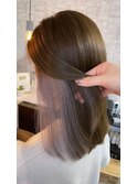 グレージュ系のイヤリングカラー