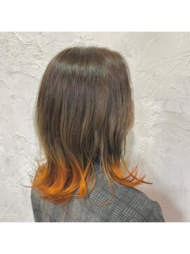 エルナ(ELNA) グラデーションカラーオレンジ×くびれミディアムヘア