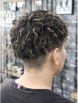 ウィスカーヘアー(whisker hair) ツイストスパイラルハイライト