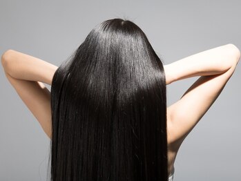 ヘアーアンビション 沖縄市店の写真/高濃度トリートメント型『スプリュース縮毛矯正』×『内部浸透型トリートメント』のW効果でうるツヤ髪に！
