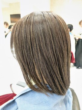 ヘアーデザインムーヴ(Hair design MOVE) 白髪ぼかしハイライト　明るい白髪染め　ミディアム