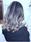 【他店修正】ホワイトシルバーバレイヤージュ×ブリーチ２回