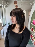 シャギーな質感のハッシュカット