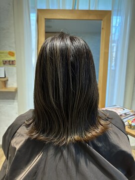 シー 豊川店(She) 白髪ぼかしハイライト