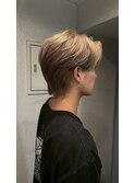 ベージュ×センターパート