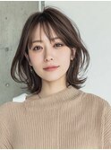 【顔タイプフェミニン30代】柔らかベージュのくびれミディ