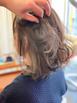 ヘアーメイク リボーン ムーヴ(hair make re:bbon move) インナーカラー×カーキ