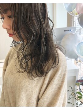 シュプール(SPUR) 大人可愛いハイライトアッシュベージュ×無造作セミロング