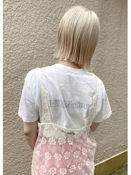 オンヌ(onnu) ホワイトブロンド×抜きっぱなし×切りっぱなしボブ